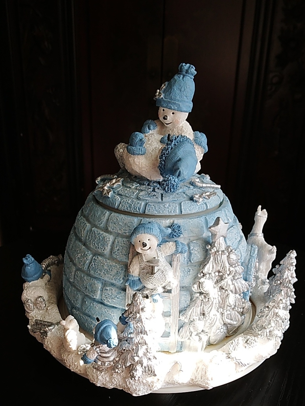 Vintage House of Lloyd Snowman on Igloo Christmas Around The World Music Box